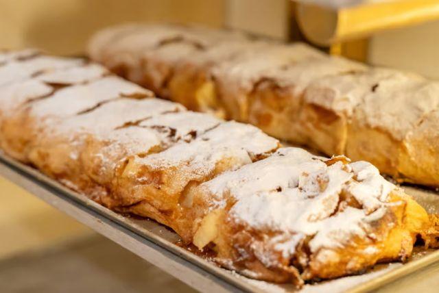 ארוחת ערב במסעדה המפורסמת של ארמון שנברון Gerstner KuK Hofzuckerbäcker credit to getyourguide.com