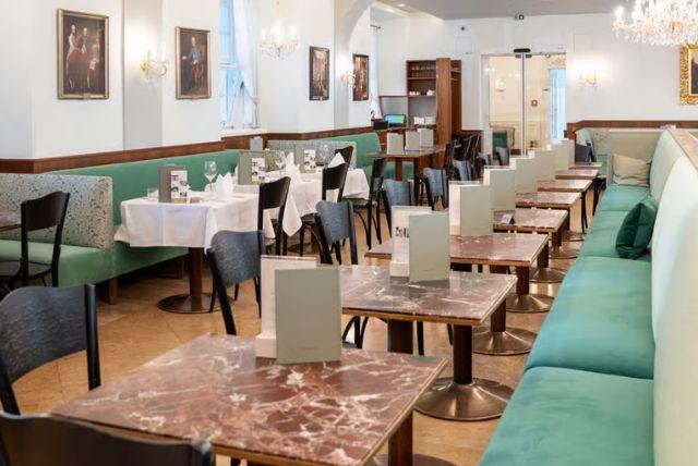 ארוחת ערב במסעדה המפורסמת של ארמון שנברון Gerstner KuK Hofzuckerbäcker credit to getyourguide.com