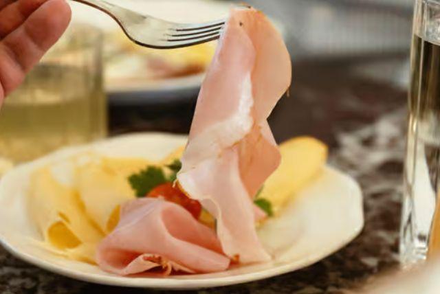 ארוחת בוקר במסעדה המפורסמת של ארמון שנברון Gerstner KuK Hofzuckerbäcker credit to getyourguide.com