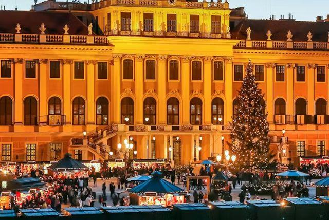 ארמון שנברון כריסמס - חגיגות חג המולד ואירועים מיוחדים בדצמבר credit to headout.com