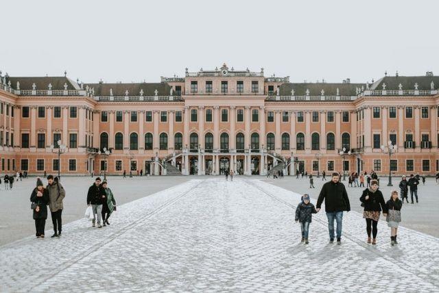 ארמון שנברון והשפעתו על אירופה
