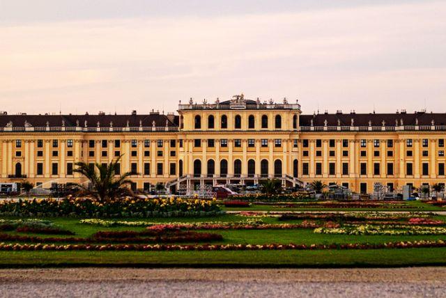 ארמון שנברון היסטוריה