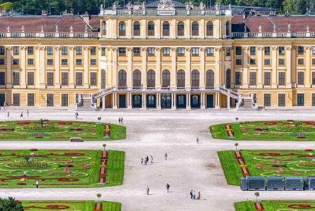 אירוח דיפלומטי ותרבותי בארמון שנברון