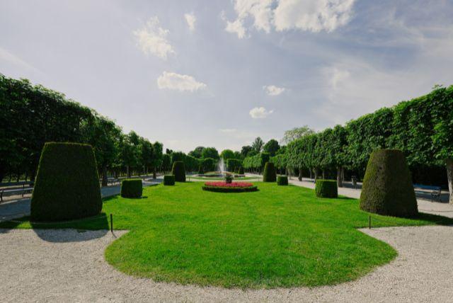 איך הארמון “מדבר” אל המבקר