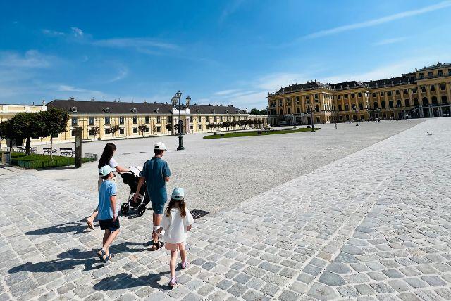 אזורי טיול והליכה בגני ארמון שנברון