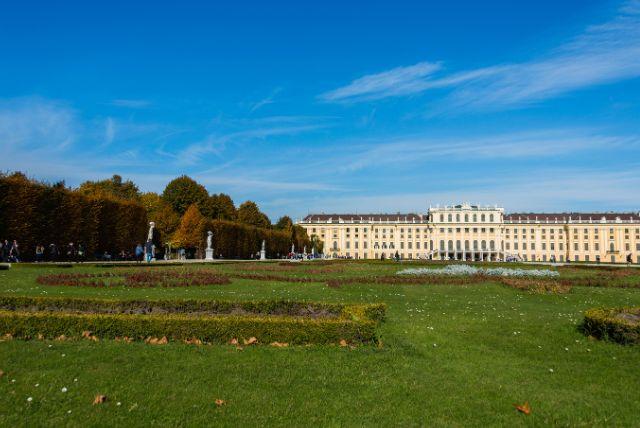 אומנות דקורטיבית בארמון שנברון