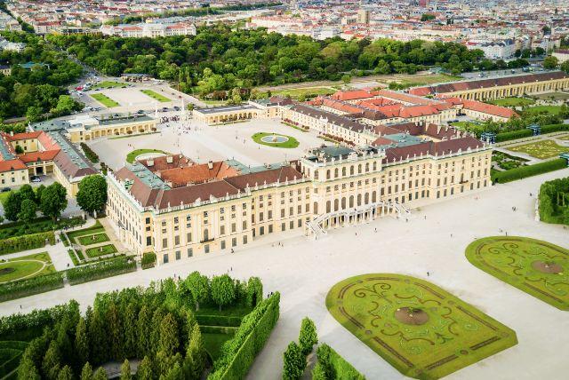 אומנות דקורטיבית בארמון שנברון