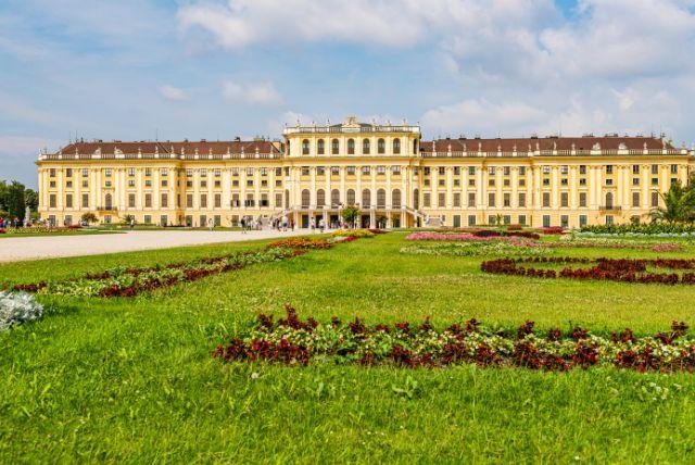 ארמון שנברון אטרקציות שאסור לפספס