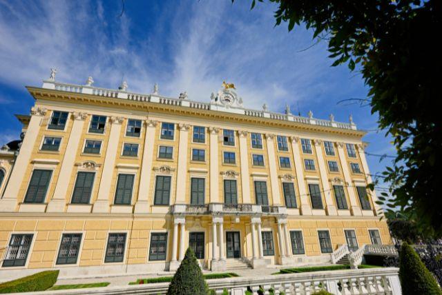 אומנות אוריינטלית ו”האופנה הסינית” בארמון שנברון