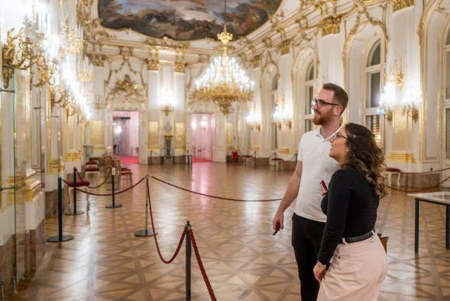 אולם הטקסים (Ceremonial Hall – Zeremoniensaal) בארמון שנברון credit to getyourguide.com