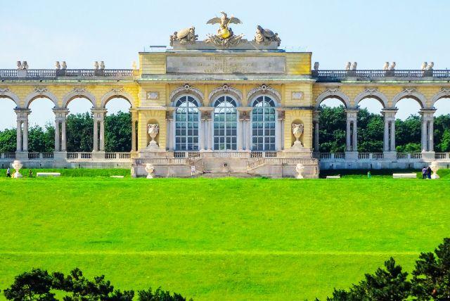 ארמון שנברון ברשתות החברתיות