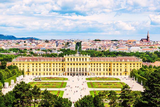 ארמון שנברון ברשתות החברתיות